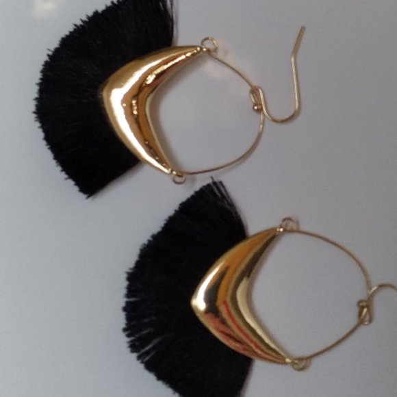 Gold Hoop  Fringe Earrings NWT - Picture 5 of 6